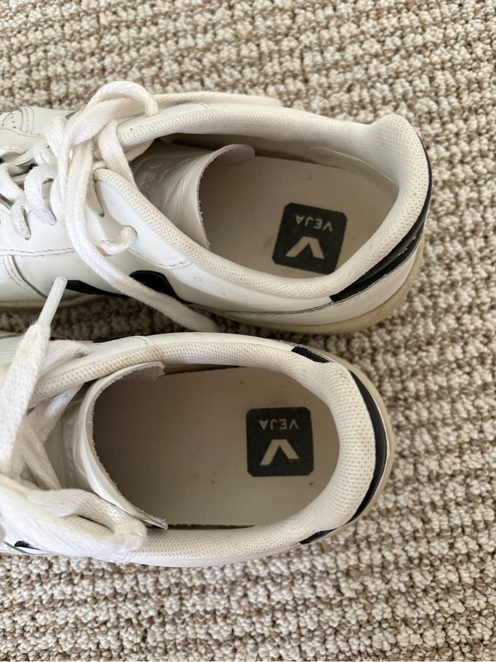 Veja V10 Women’s White Low-Top Leather Sneakers with Black Accent - Picture 7 of 10
